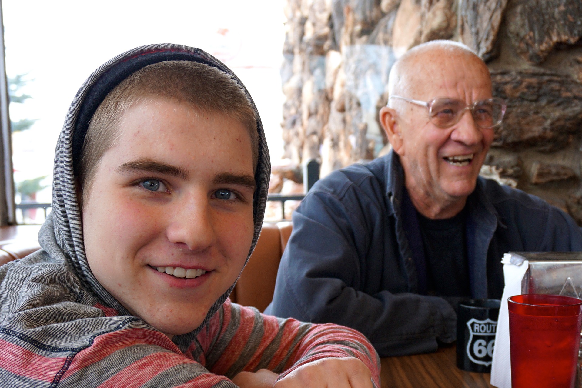 pacientes jovenes y ancianos